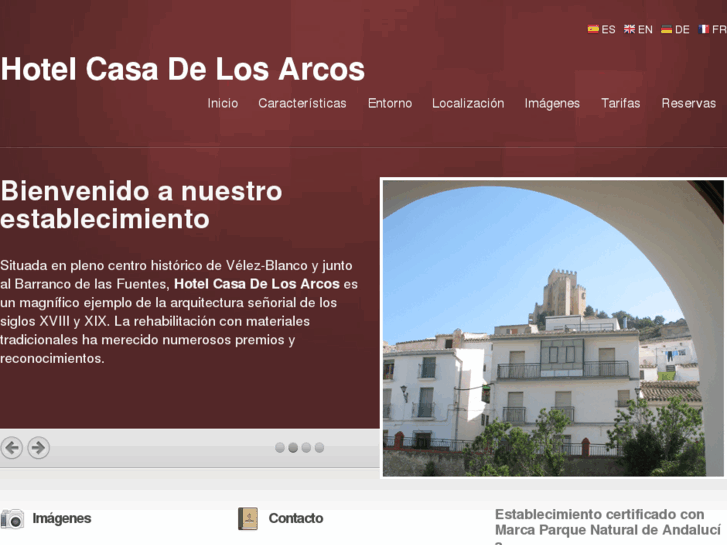 www.hotelcasadelosarcos.com