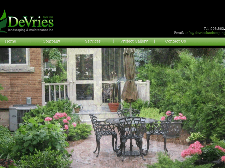 www.devrieslandscaping.com