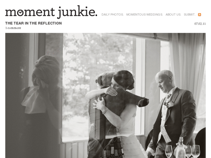 www.momentjunkie.com