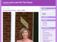 lauraandloeehittheroad.com