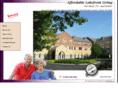 lakeoaks-seniorliving.com