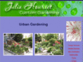 juliahourietcustomgardening.com