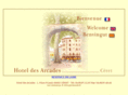 hotel-arcades-ceret.com