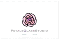 petalsglassstudio.com