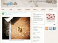 thegirlinthecafe.com