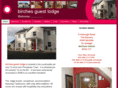 birchesguestlodge.com