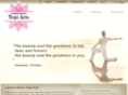 cannonbeachyogaarts.com