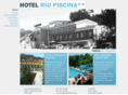 hotelriopiscina.com