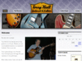terryhiattguitars.com