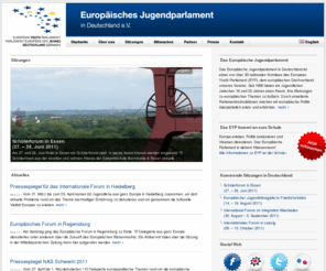 eyp.de: Europäisches Jugendparlament in Deutschland e.V. (EYP)
Das Europäische Jugendparlament in Deutschland ist eines von über 30 nationalen Komitees des European Youth Parliament (EYP), dem europäischen Dachverband unseres Vereins. Seit 1990 bieten wir Jugendlichen zwischen 16 und 22 Jahren einen Raum, ihre Meinungen zu europäischen Themen zu äußern. Durch erweiterte Parlamentssimulationen machen wir europäische Politik überparteilich erleb- und erfahrbar.