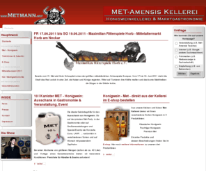 metmann.net: Met-Amensis Kellerei - Honigwein Met Mittelalter - Startseite
MET-Amensis Kellerei: Honigwein Met Mittelalter, Dirket aus der Kellerei: Met - Honigwein. Bei uns im Eshop bestellen! Nach alter, überlieferter Rezeptur erfolgt die schonende Auflösung des Honigs in weichem Gärwasser, der eine ca. 1/4jährige Gärzeit folgt.

Lieblicher Met
Feinherber Met
Süsser Met

Wir führen auch fruchtige Met-Sorten wie zum Beispiel Drachenblut (Met mit Sauerkirschsaft) und andere Sorten, 10 l Kanister MET - Honigwein in verschiedenen Sorten. Ausschank in Gastronomie oder Veranstaltungen wie auf LARP, Con oder Konzertem. Natürlich auch bestens geeignet für die private Met-Party!, Mittelaltermarkt in München am 2. Maiwochendende! Wieder im Olympiapark Süd nur diesmal Eintritt frei!! Der Metmann und die Met-Amensis Cres heißt euch an den Met-Tavernen willkommen!